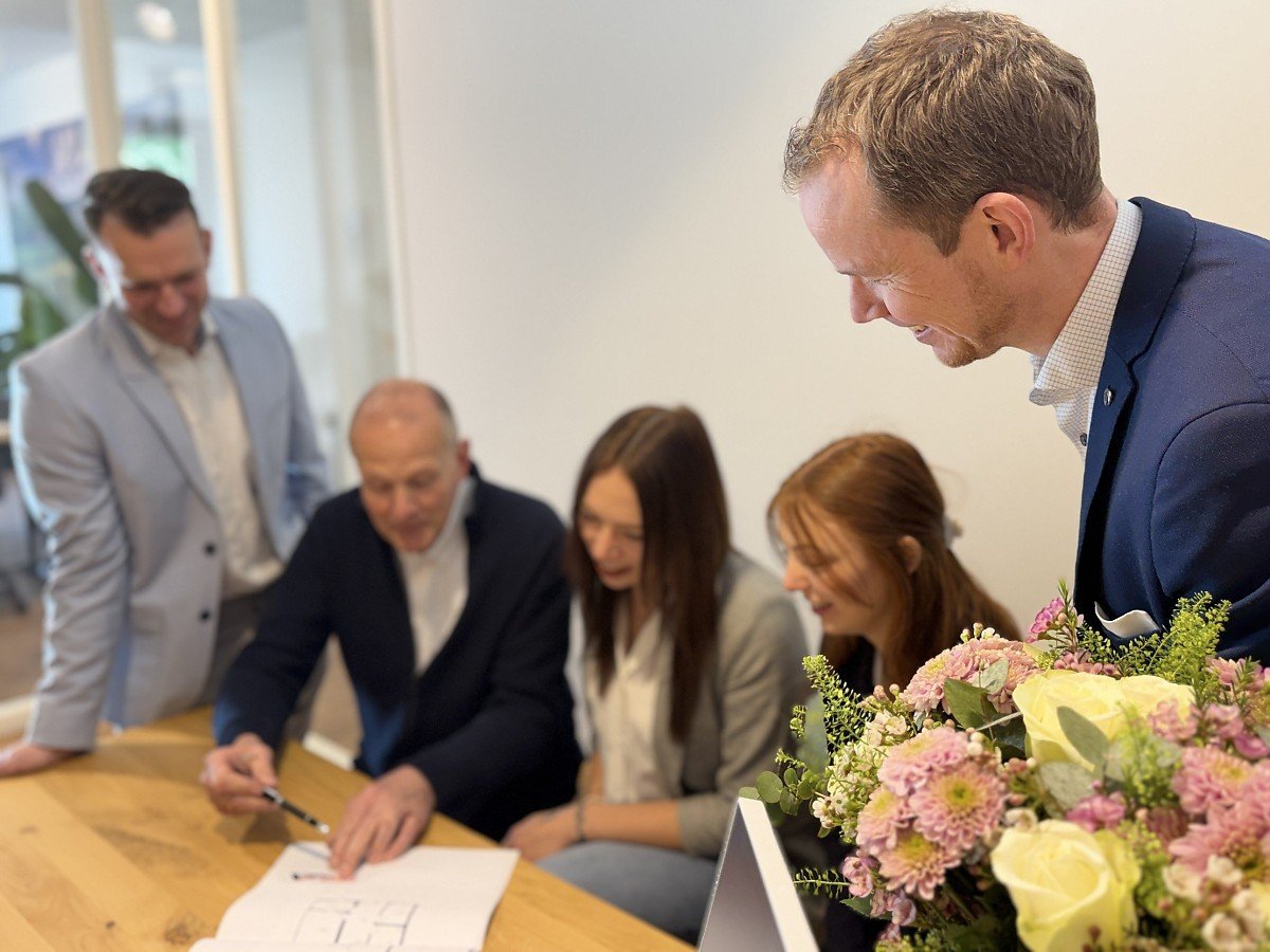Maklerteam von Valentin Hauser Immobilien am Besprechungstisch