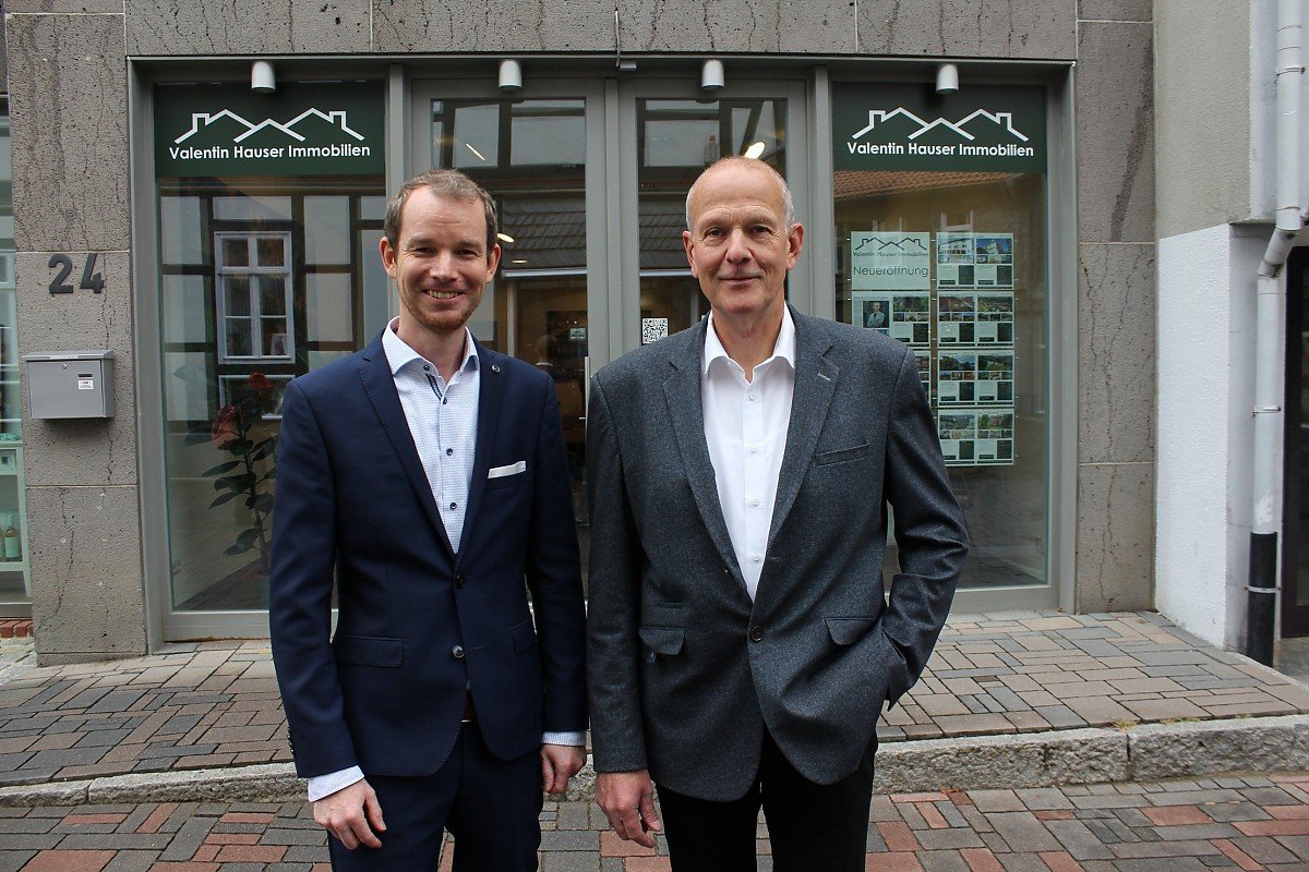 Makler im Harz, Valentin Hauser Immobilien Team vor B�ro