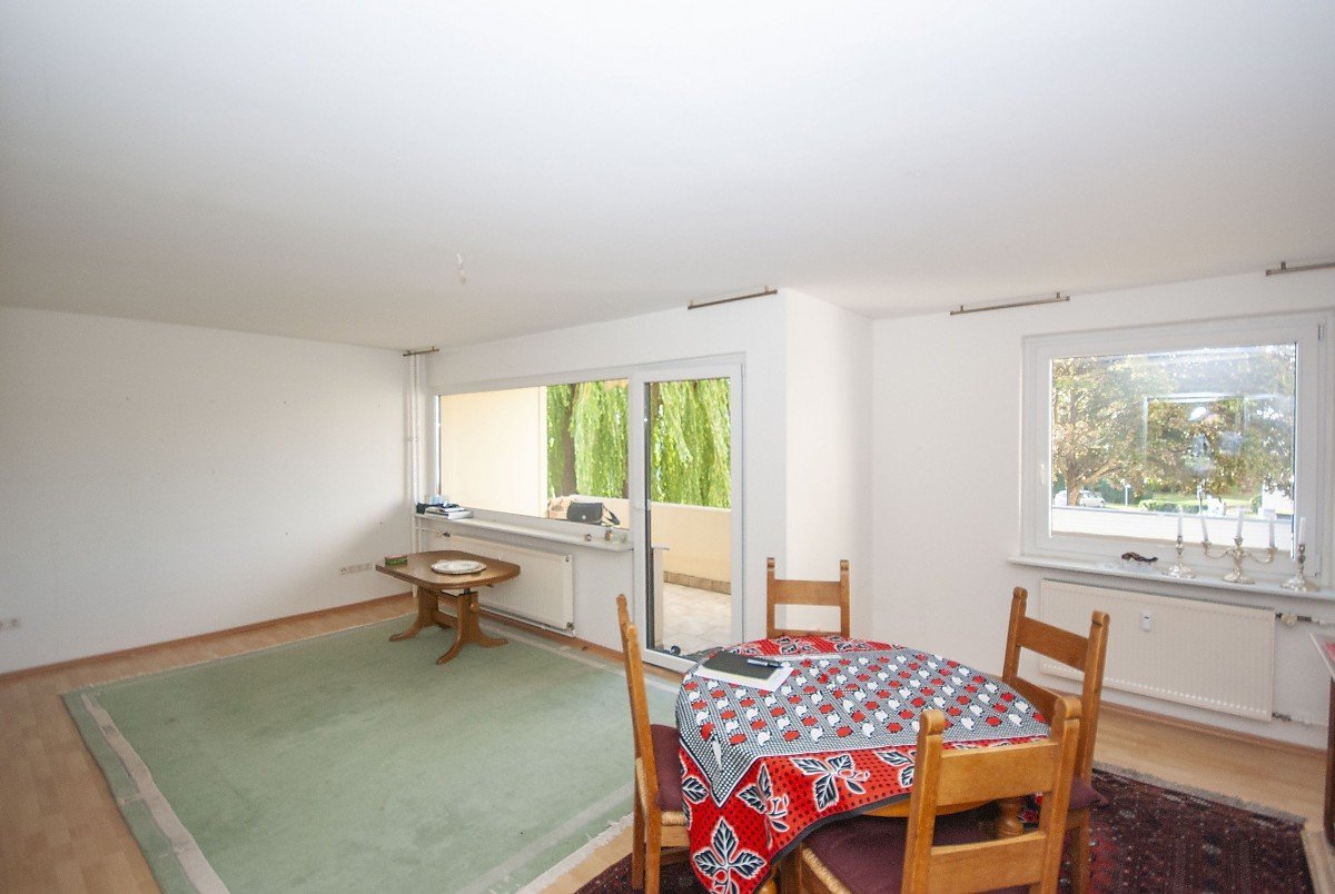 Wohnzimmer mit Balkon in Eigentumswohnung Goslar erfolgreich verkauft