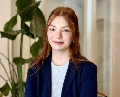 Ansprechpartnerfoto Frau Alisha Erdogan