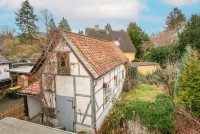 Bild (0018501f3c4b42437c617432e12cbaff): Freistehendes Fachwerkhaus mit Hinterhaus in der Innenstadt