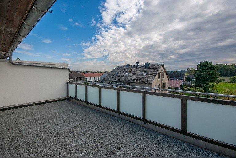 Balkon Lengede / Klein Lafferde Dachgeschosswohnung Renovierte Wohnung mit Balkon