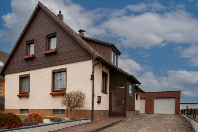 Hauptansicht Haus Immenrode Vienenburg / Immenrode Einfamilienhaus Wohnen am Feldrand: Siedlungshaus mit �berraschend viel Raum
