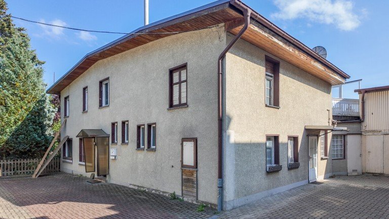 Aussenansicht Harzgerode Einfamilienhaus Haus mit gro�em Grundst�ck und Potenzial