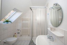 Badezimmer - DG Renditestarkes Wohn- und Gesch�ftshaus in zentraler Lage mit stabilen Mieteinnahmen