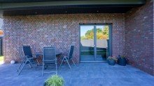 �berdachte Terrasse Stadtvilla mit Klasse & Klarheit