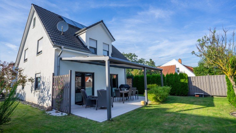 Gartenansicht Braunschweig / Watenb�ttel Einfamilienhaus Neuwertiges Einfamilienhaus mit Carport in Braunschweig