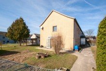 Aussenansicht Haus mit Platz f�r die ganze Familie in ruhiger Lage