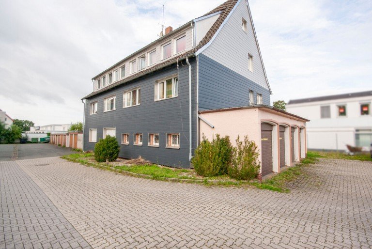 Aussenansicht Seesen Mehrfamilienhaus Mehrfamilienhaus mit 5 Wohneinheiten und 12 Garagen in Seesen