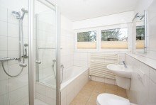 EG - Badezimmer Dreifamilienhaus in Hahndorf