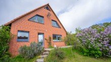 Seitenansicht Einfamilienhaus auf naturnahem Grundst�ck in Adenb�ttel