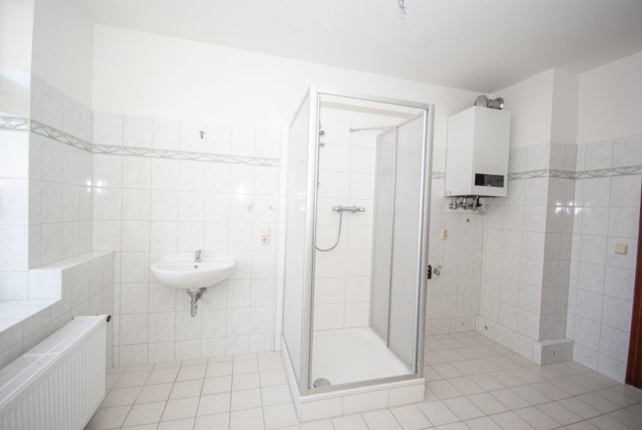 3.OG - Badezimmer + Dusche Mehrfamilienhaus Halberstadt