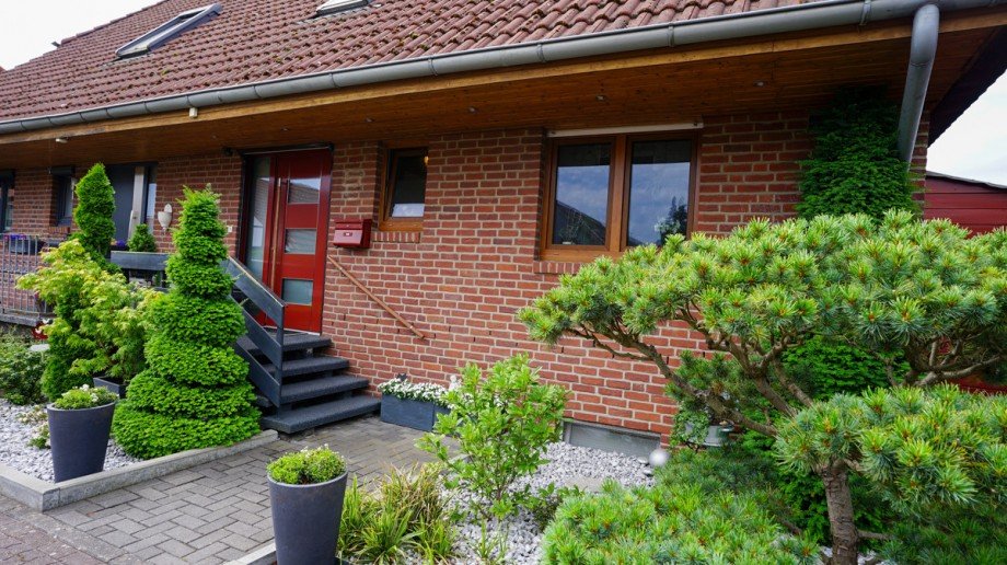 Eingang Doppelhaush�lfte Peine