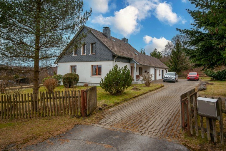Einfahrt Clausthal-Zellerfeld / Buntenbock Einfamilienhaus Einfamilienhaus mit modernem Flair