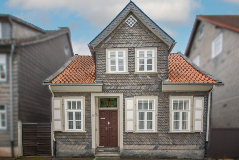 Hauptbild: Freistehendes Fachwerkhaus mit Hinterhaus in der Innenstadt