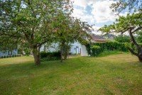 Bild (95f06d4439e045b64269c877d0750363): Haus im Gr�nen mit zus�tzlichem Appartement