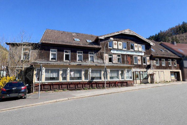 Aussenansicht Wildemann Hotels Sanierungsobjekt mit vielseitigen Nutzungsm�glichkeiten im Harz