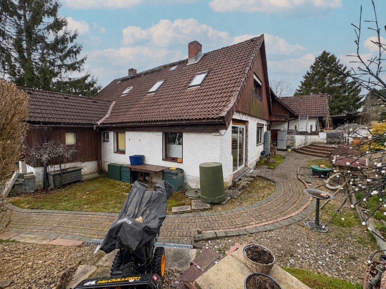Aussenansicht Braunlage Zweifamilienhaus Zweifamilienhaus mit viel Platz und Potenzial zur Neugestaltung