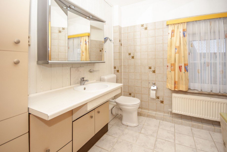 Badezimmer mit Wanne Einfamilienhaus Schladen