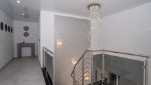 Treppenhaus Stadtvilla mit Klasse & Klarheit
