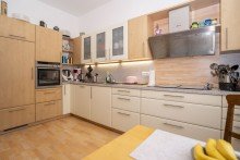 K�che Gro�z�gige Wohnung mit Balkon