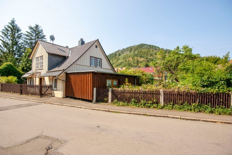 Aussenansicht Goslar / Oker Einfamilienhaus Einfamilienhaus mit gro�em Grundst�ck und viel Gestaltungspotenzial in Oker