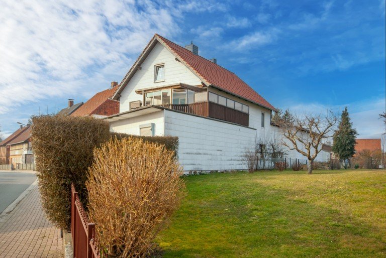 Einfamilienhaus - Aussenansicht Liebenburg / D�rnten Mehrfamilienhaus Vielseitiges Anwesen mit Bungalow und Einfamilienhaus