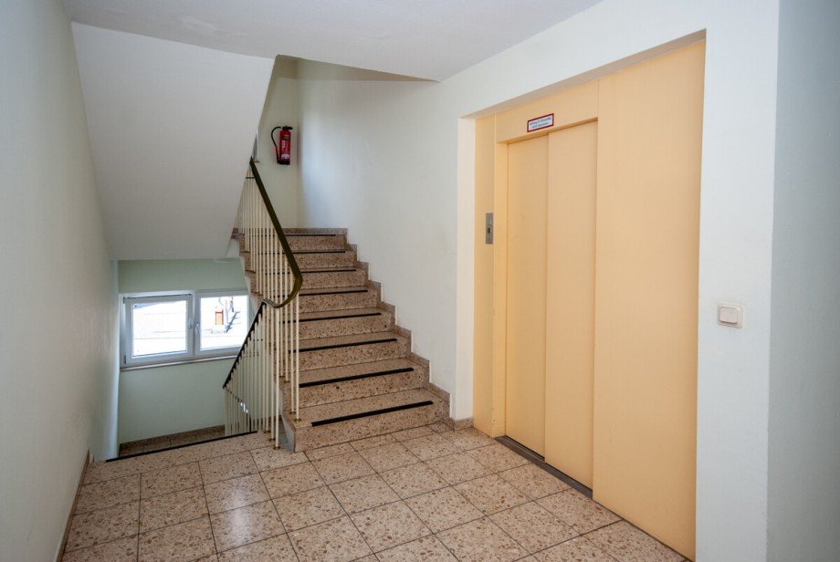 Hausflur mit Aufzug Etagenwohnung Goslar