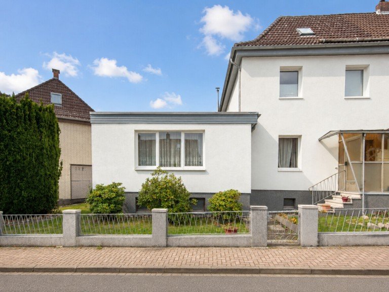 Hauptbild: Doppelhaush�lfte mit Garten und Garage
